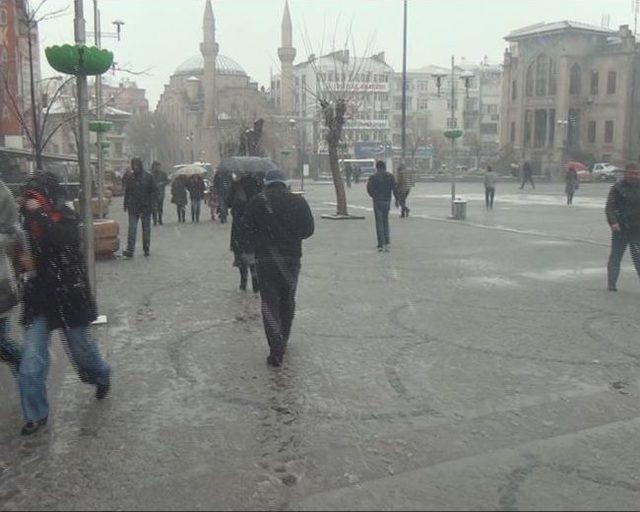 Aksaray Güne Kar Yağışı İle Uyandı