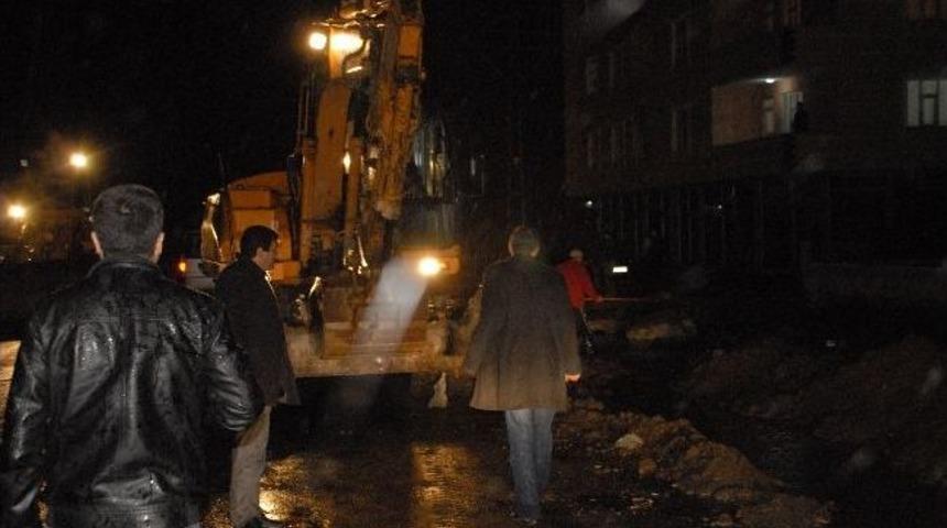 Muş'un Bulanık İl&ccedil;esinde Evler Kar Suları Altına Kaldı