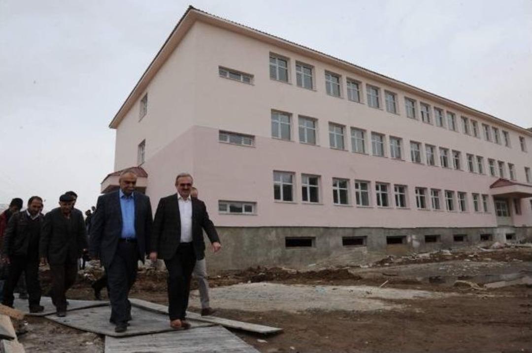 Van Valisi M&uuml;nir Karaloğulu'nun Muradiye Ziyareti