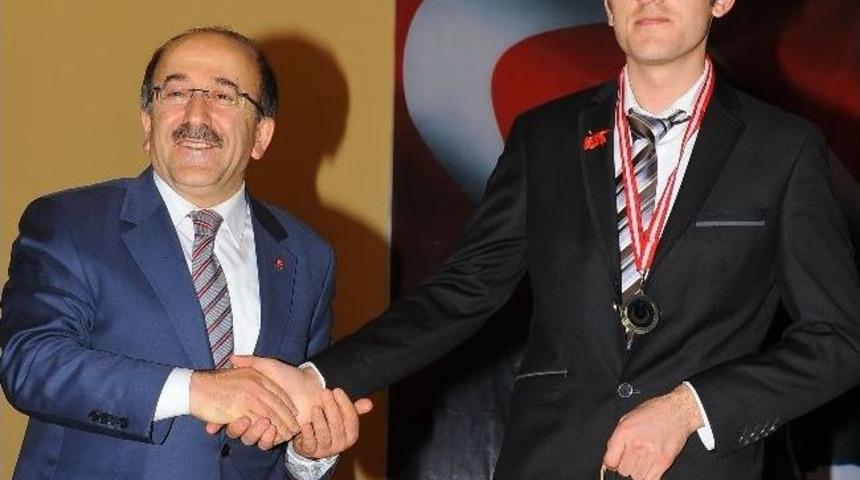 Trabzon&rsquo;da İmam Hatip Liseleri Arası G&uuml;zel Kur&rsquo;an-ı Kerim Okuma Yarışması D&uuml;zenlendi