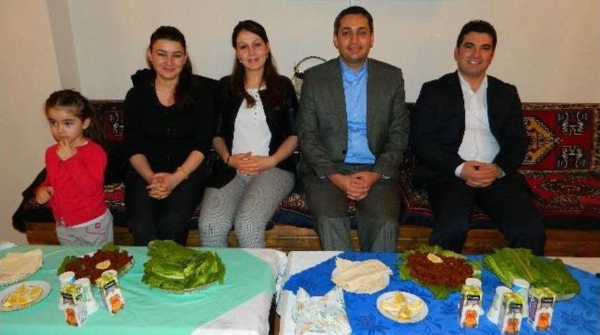 K&uuml;lt&uuml;r Evinde Veda Yemeği