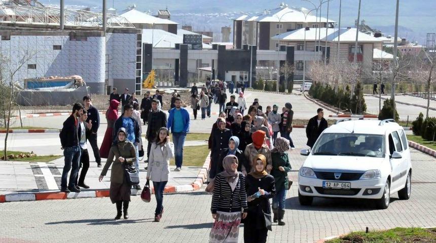 Bing&ouml;ll&uuml; &Ouml;ğrenciler, YGS Denemesinde Ger&ccedil;ek Sınav Heyecanını Yaşadı