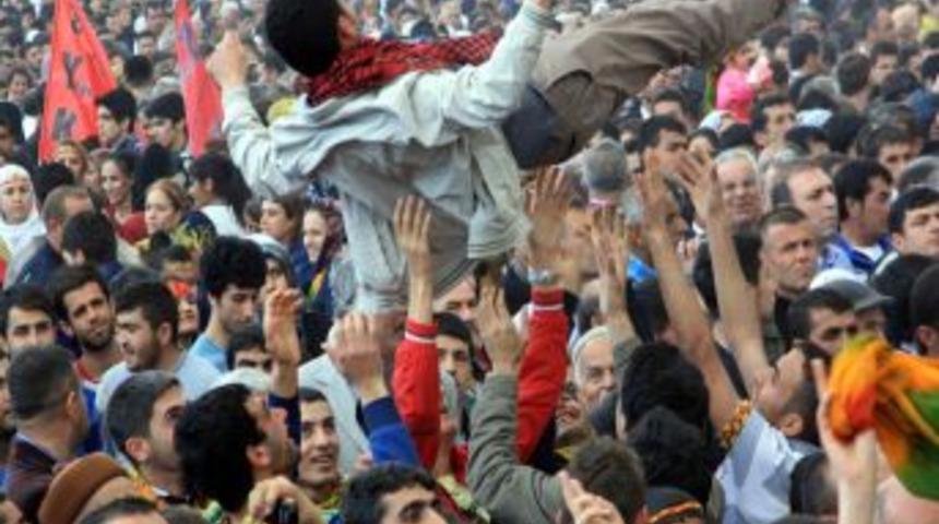 Mersin'deki Nevruz Kutlamalarında &Ouml;calan Posterleri A&ccedil;ıldı