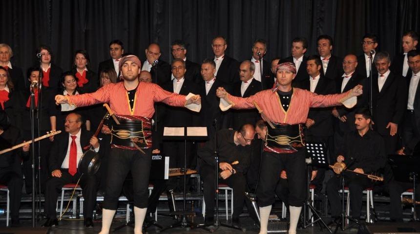 &lsquo;Kahramanlık T&uuml;rk&uuml;leri&rsquo; Duygulandırdı