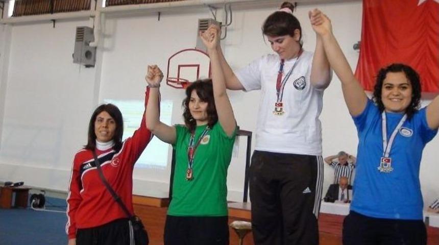 &Uuml;niversitelerarası Bilek G&uuml;reşi D&uuml;zenlendi