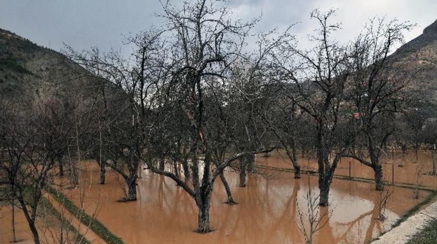 G&uuml;m&uuml;şhane&rsquo;deki Şiddetli Yağış