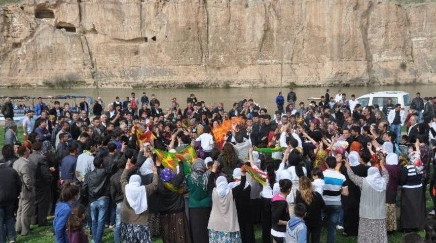 Batman&rsquo;ın İlk Nevruz Ateşi Hasankeyf&rsquo;te Yakıldı