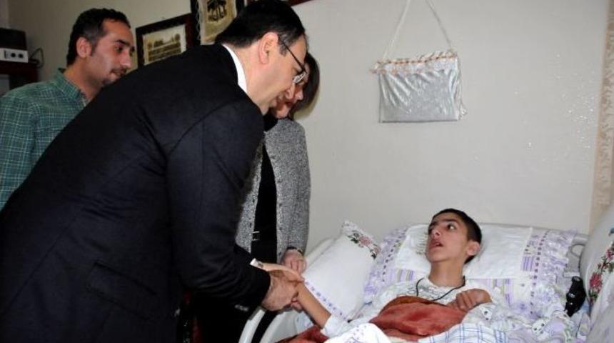 Vali Toprak, Hasta Ve Yoksulların Kaldığı Vakıf Evlerini Ziyaret Etti