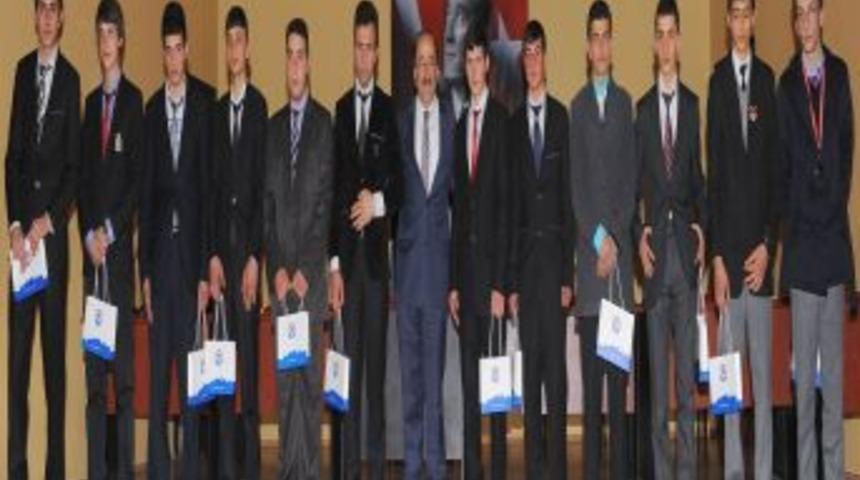 Kur'an B&uuml;lb&uuml;lleri Yarıştı