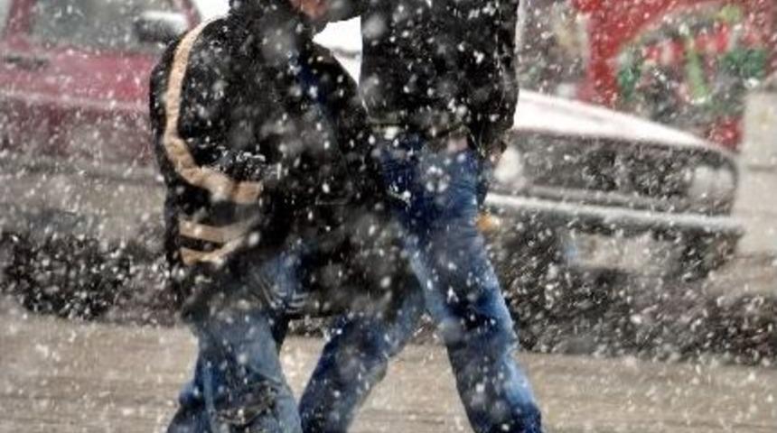 Suşehri&rsquo;nde Kar Yağışı Etkili Oldu