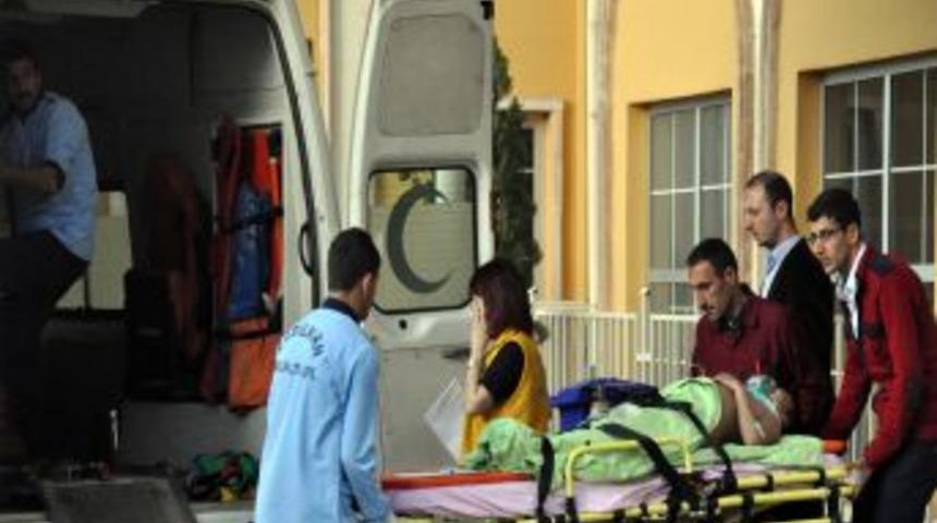 Midyat&rsquo;ta Ara&ccedil; Şarampole Yuvarlandı: Aynı Aileden 6 Kişi Yaralandı