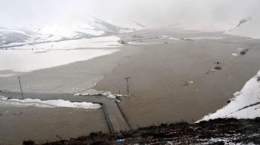 Y&uuml;ksekova&rsquo;da Nehil Deresi Taştı