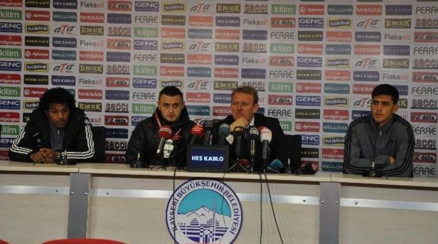 Galatasaray, Deplasmanda 3 Puanı 3 Golle Aldı