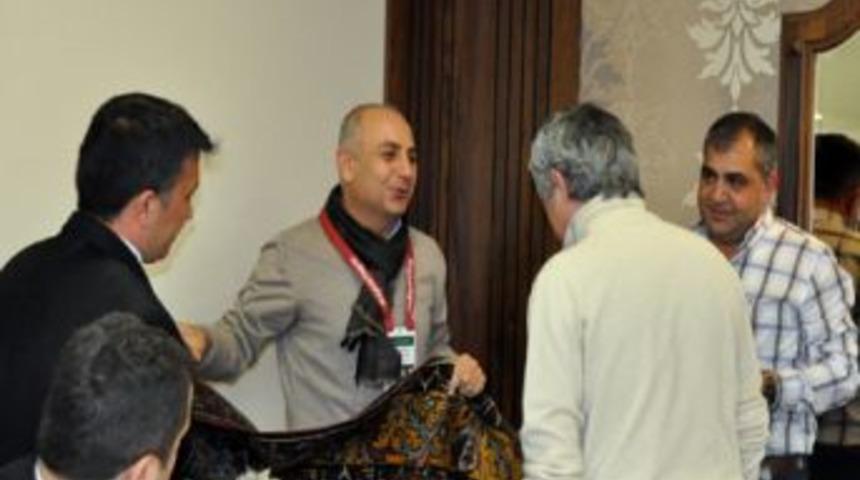 Jose Mourinho&rsquo;ya B&uuml;nyan Halısı Hediye Edildi