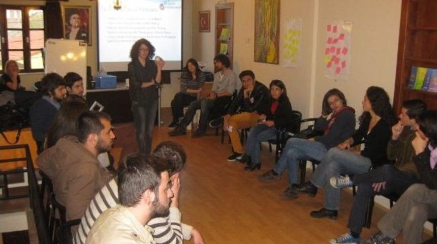 &Ouml;demiş, Avrupa &Ouml;ğrencileri Forumu Topluluğu'nu Ağırladı