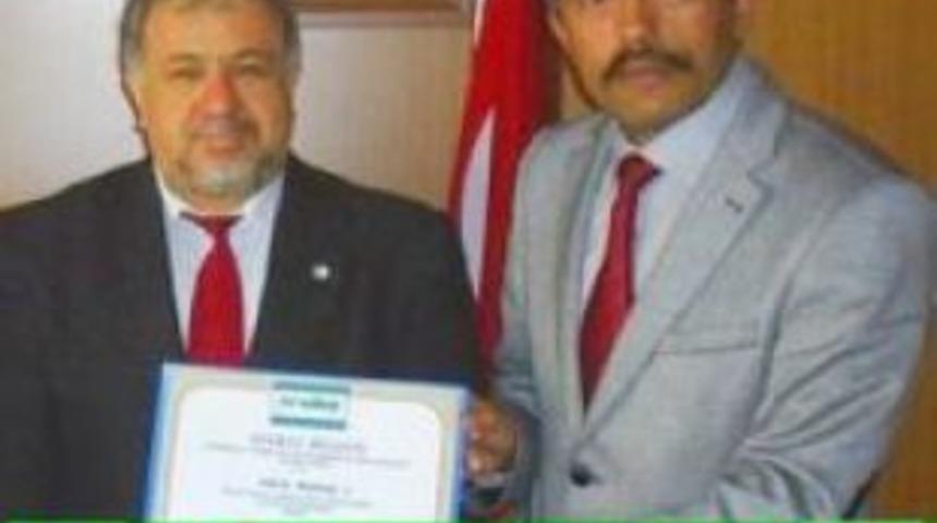 K&ouml;şe Yazarımıza Yeşilay' dan ş&uuml;kran belgesi