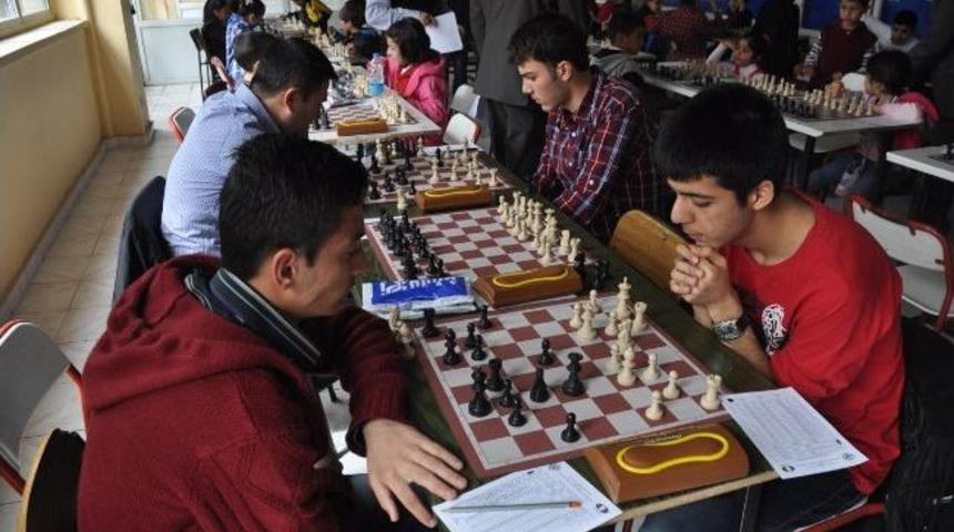 &Ccedil;anakkale Satran&ccedil; Turnuvası Sona Erdi