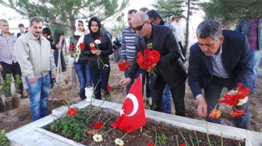 Eğitimcilerden Şehit Mezarlıklarına Ziyaret