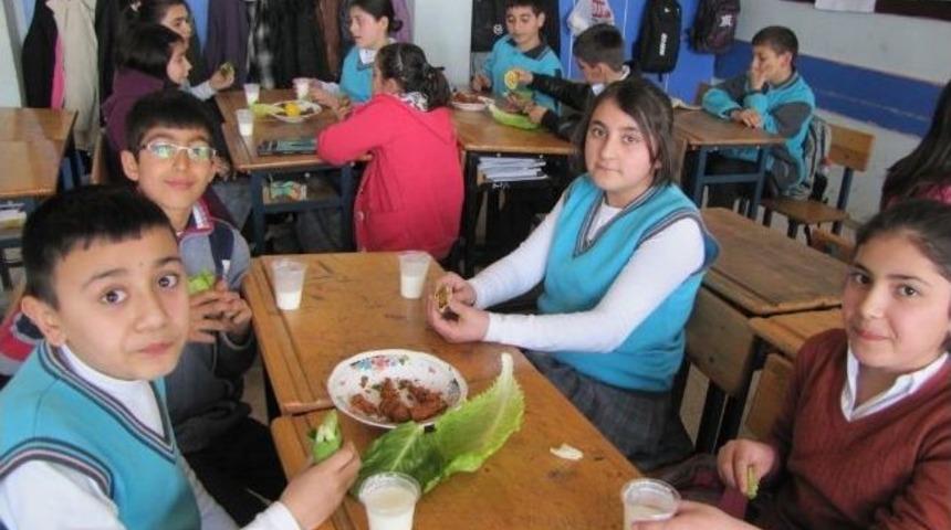 Yerk&ouml;y&rsquo;de &Ouml;ğrencilere &Ccedil;iğ K&ouml;fte Partisi