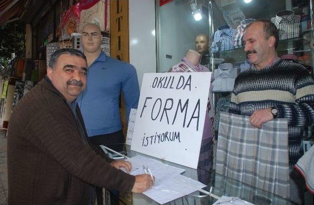 Okul Kıyafetleri Elinde Kalan Esnaf İmza Kampanyası Başlattı 1