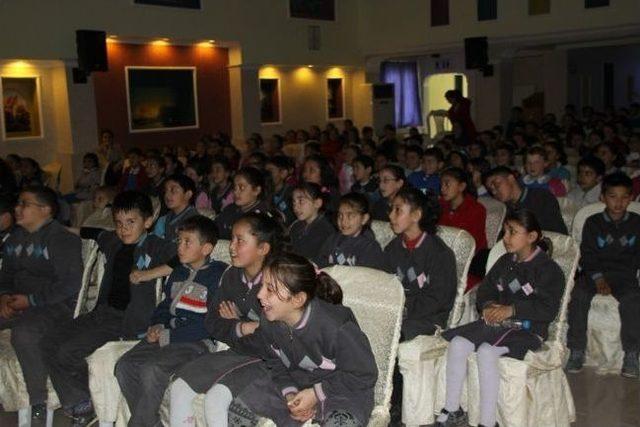 &Ccedil;ubuk Belediyesi&rsquo;nden &Ouml;ğrencilere &Uuml;cretsiz Tiyatro 2