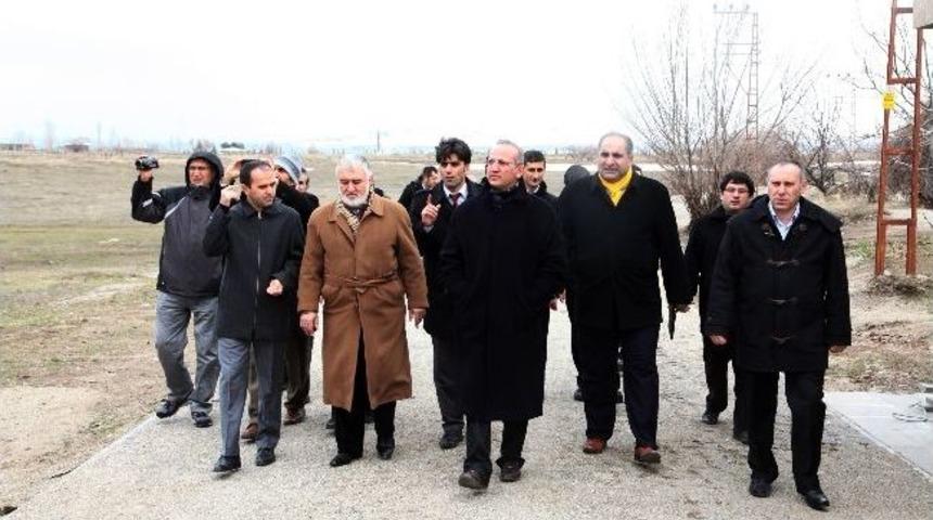 Vali Yurdakul, İstanbullu Sanayici Ve Y&ouml;neticilerle Ahlat&rsquo;ı Gezdi