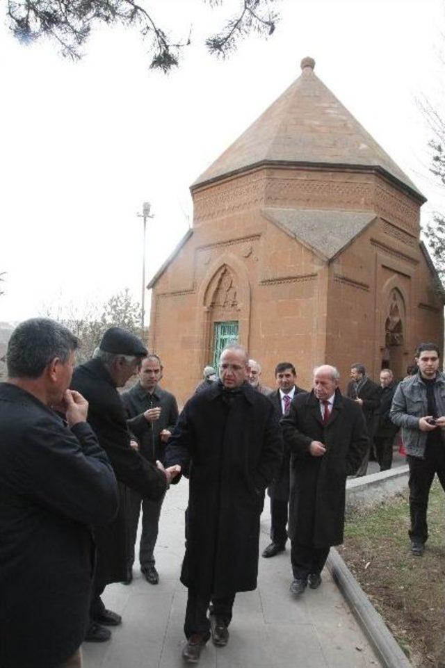 Vali Yurdakul, İstanbullu Sanayici Ve Yöneticilerle Ahlat’ı Gezdi