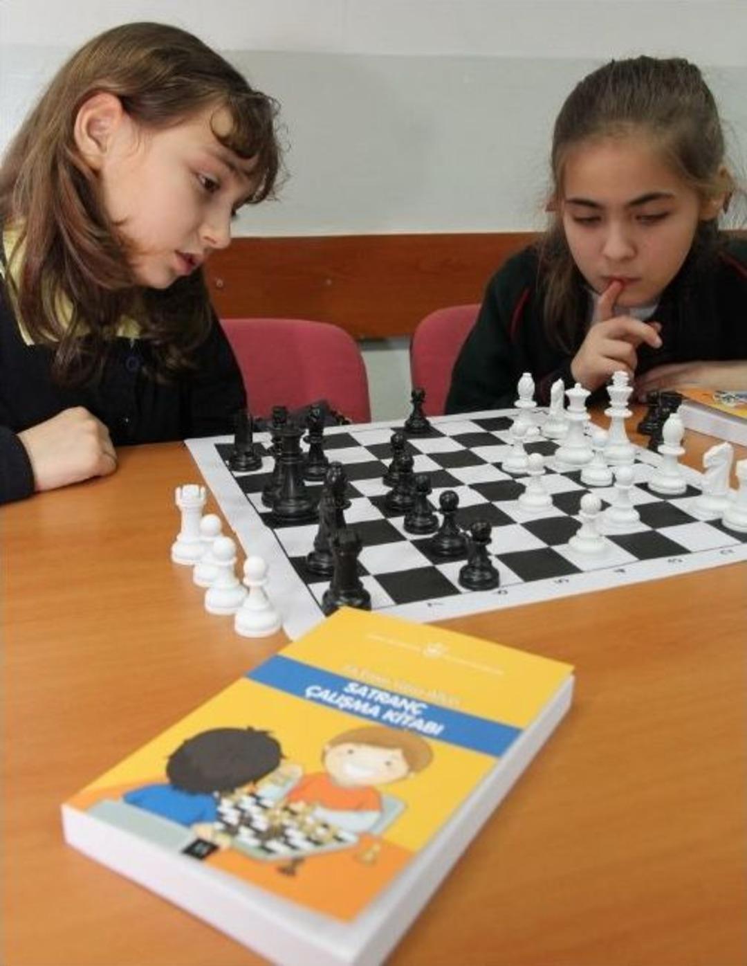 &Ccedil;ocuklar İ&ccedil;in Satran&ccedil; Kitabı