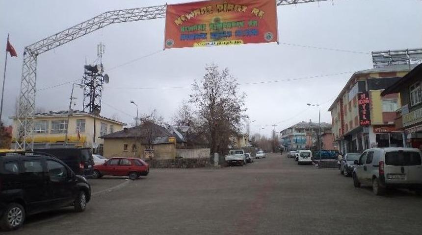 Varto&rsquo;da 3 Dilden Nevruz Kutlama Pankartı