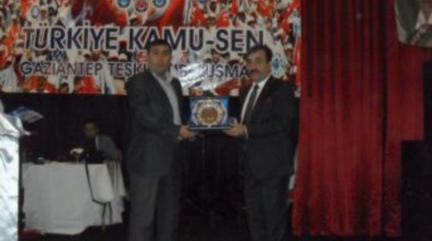 Şehit Dr. Ersin Arslan&rsquo;a Yılın Doktoru Plaketi