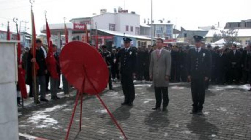 G&ouml;le'de 18 Mart Coşkusu Kar Altında Kutlandı