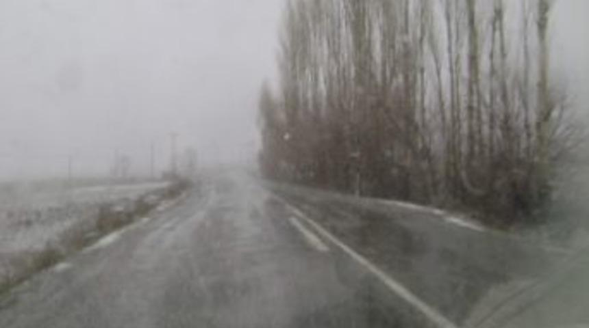 Doğanşehir'e Bağlı Kurucaova Beldesinde Kar