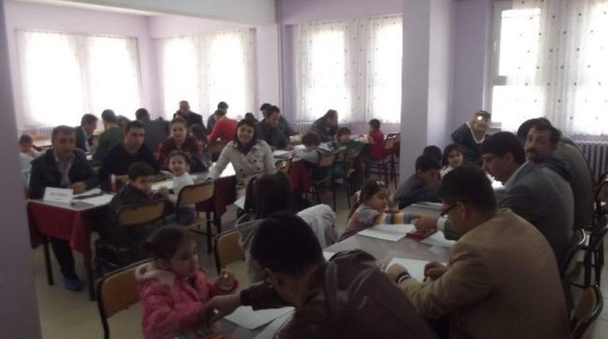 Sevgi Anaokulunda &Ccedil;ocuklar, Babaları İle Resim &Ccedil;izdi