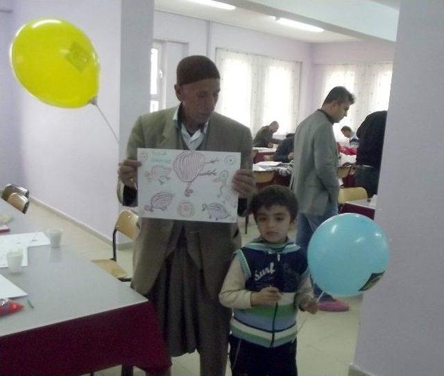 Sevgi Anaokulunda &Ccedil;ocuklar, Babaları İle Resim &Ccedil;izdi 1