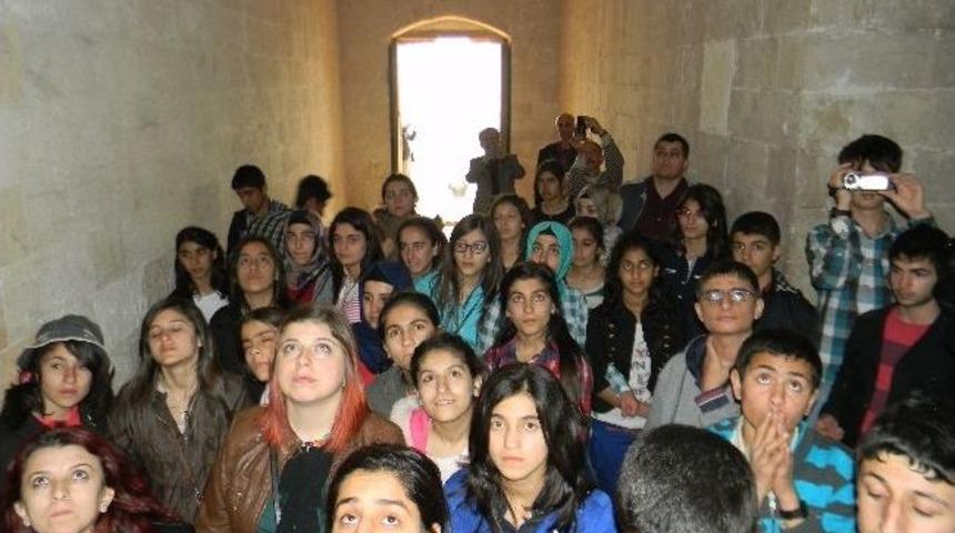 Batman Emniyeti 2 Ayda 500 &Ouml;ğrenciyi Geziye G&ouml;t&uuml;rd&uuml;