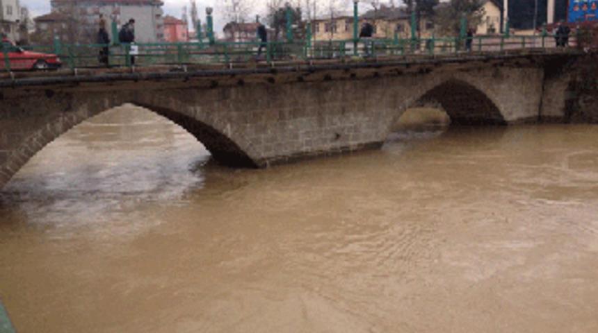 Bartın&rsquo;da b&uuml;y&uuml;k tehlike: Sular y&uuml;kseliyor