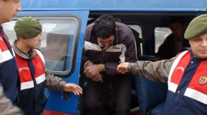 Hırsızlık Yaparken Su&ccedil;&uuml;st&uuml; Yakalandılar