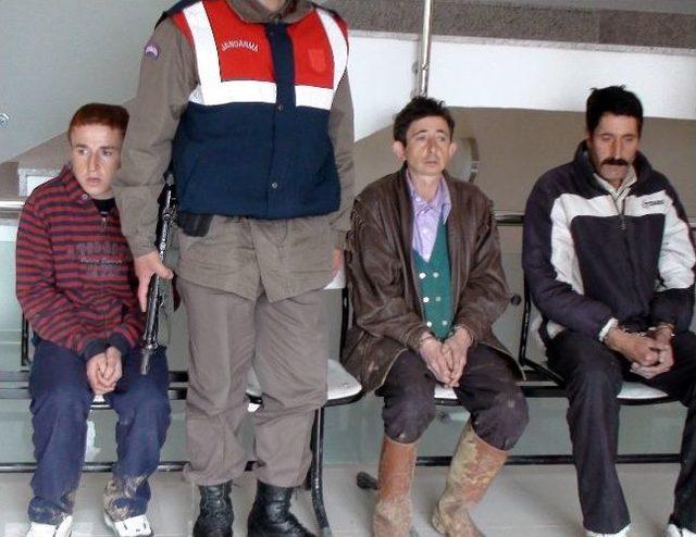 Hırsızlık Yaparken Su&ccedil;&uuml;st&uuml; Yakalandılar 1