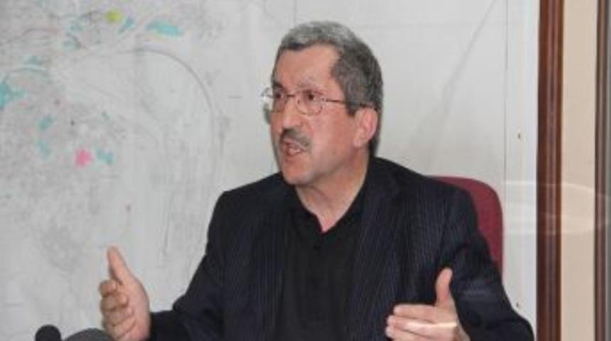 Karab&uuml;k Belediye Başkanı Rafet Vergili: