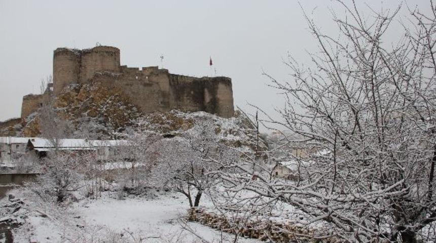 Oltu Haftaya Karla Başladı