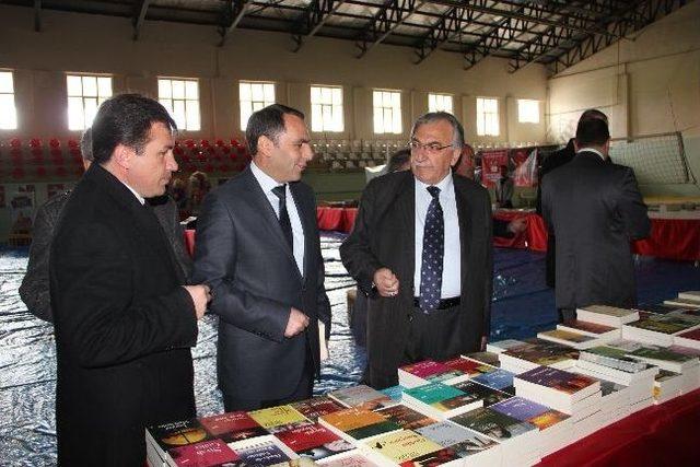 Kitap Kumbaram Fuarı Açıldı