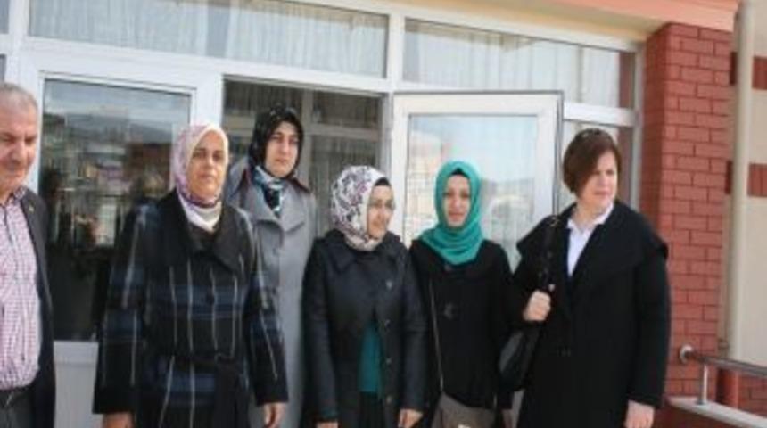 &lsquo;Artık Bu Zul&uuml;m Bitmeli&rsquo; Diyen &Ouml;ğretmenler Derslere Baş&ouml;rt&uuml;l&uuml; Girdi