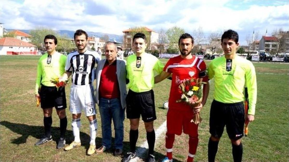 Sarıg&ouml;ll&uuml; Taraftarlar, Rakip Taraftarları &Ccedil;i&ccedil;ekle Karşıladı