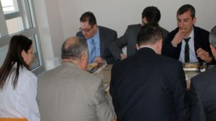 Sandıklı'da &Ccedil;anakkale Şehitleri Hoşaf Ve Kuru Ekmekle Anıldı