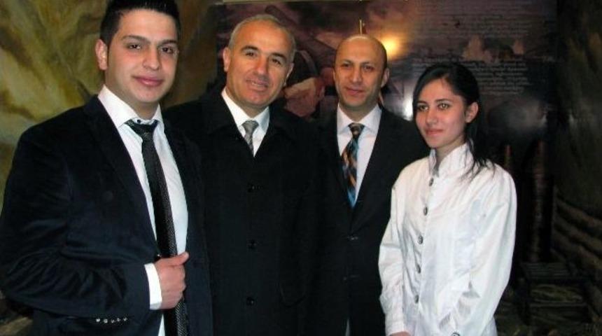 Atık Malzemelerden &Ccedil;anakkale Şehitliği Anıtı