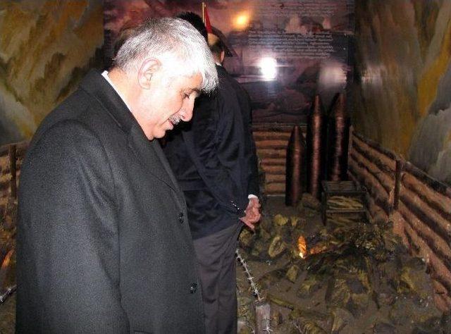 Atık Malzemelerden &Ccedil;anakkale Şehitliği Anıtı 1