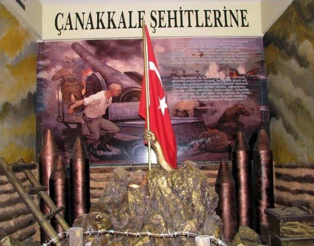Atık Malzemelerden &Ccedil;anakkale Şehitliği Anıtı 2