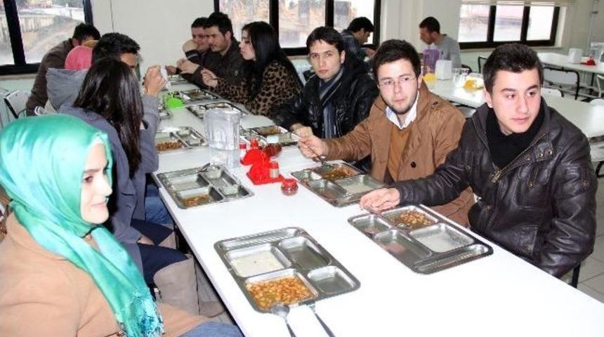 &Uuml;niversite &Ouml;ğrencileri &Ccedil;anakkale&rsquo;yi B&ouml;yle Hatırladı