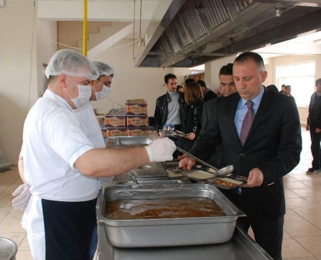 &Ouml;ğrencilere &ldquo;&ccedil;anakkale M&ouml;n&uuml;s&uuml;&rdquo;