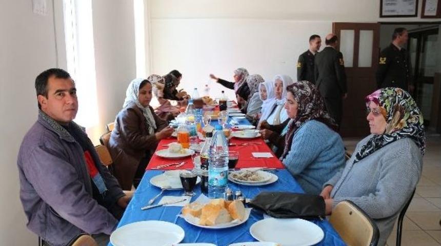 Jandarmadan Gazi Ve Şehit Yakınlarına Yemek